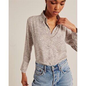 ABERCROMBIE & FITCH Boyfriend Faux Silk Button-Up Shirt in Cream Pattern (XL)